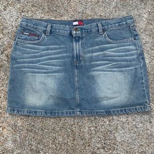 Y2k Tommy Hilfiger mini skirt